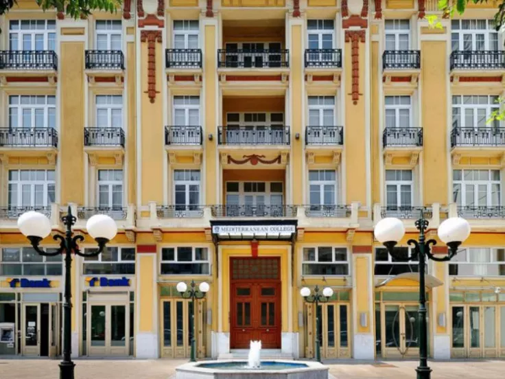 college ergasia