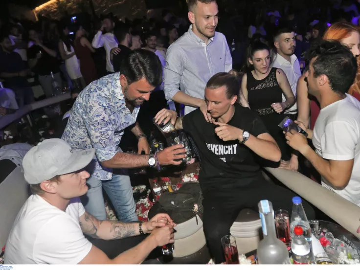 μπουζουκια