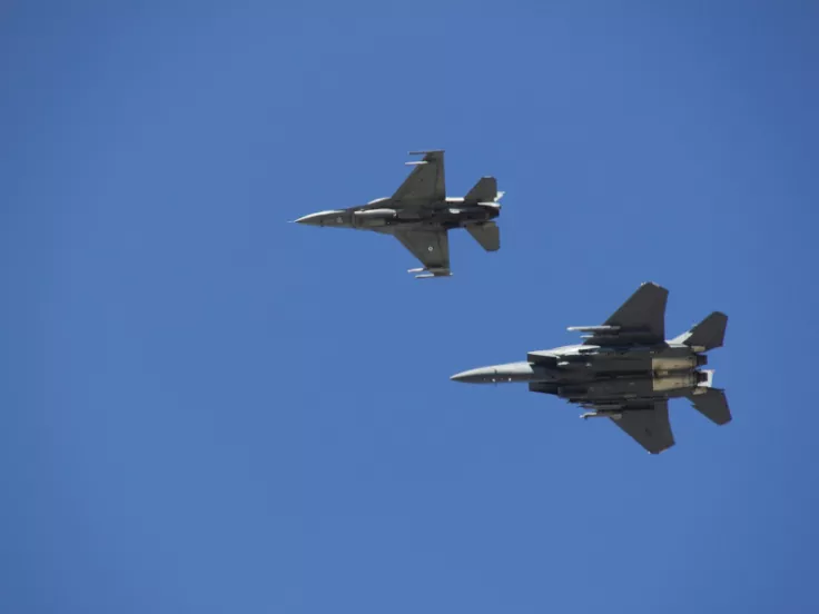f16