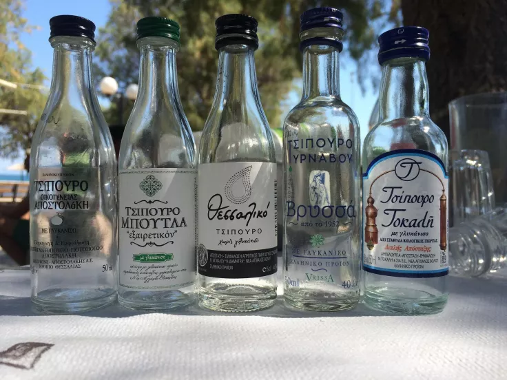 ouzo_ellinika_alkoolouha_pota