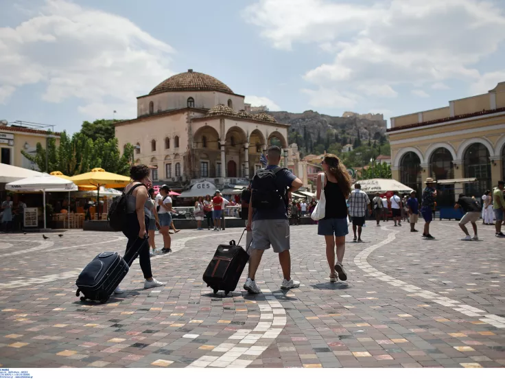kairos_kalokairi_tourismos_touristes