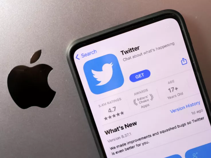 Η Apple απειλεί με έξωση το Twitter από το App Store καταγγέλλει ο Ελον Μασκ