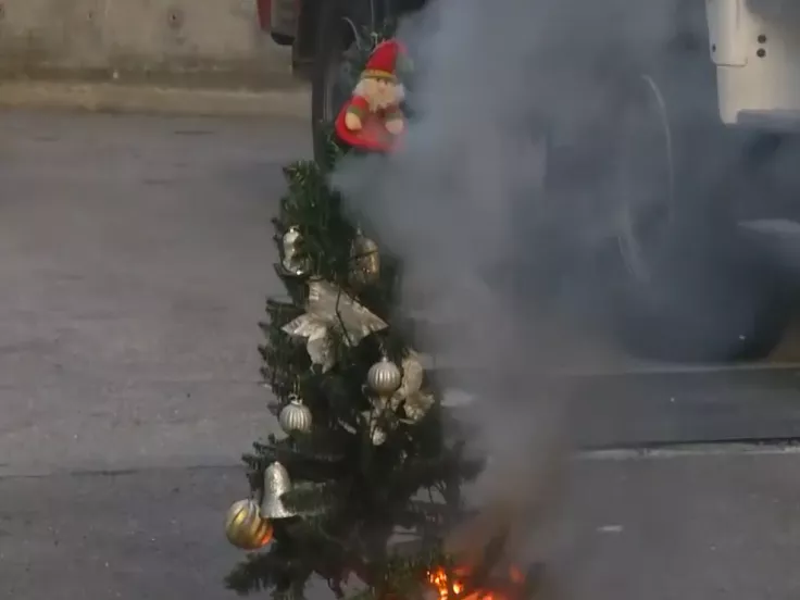 Τι κάνετε σε περίπτωση φωτιά του Χριστουγεννιάτικου δέντρου