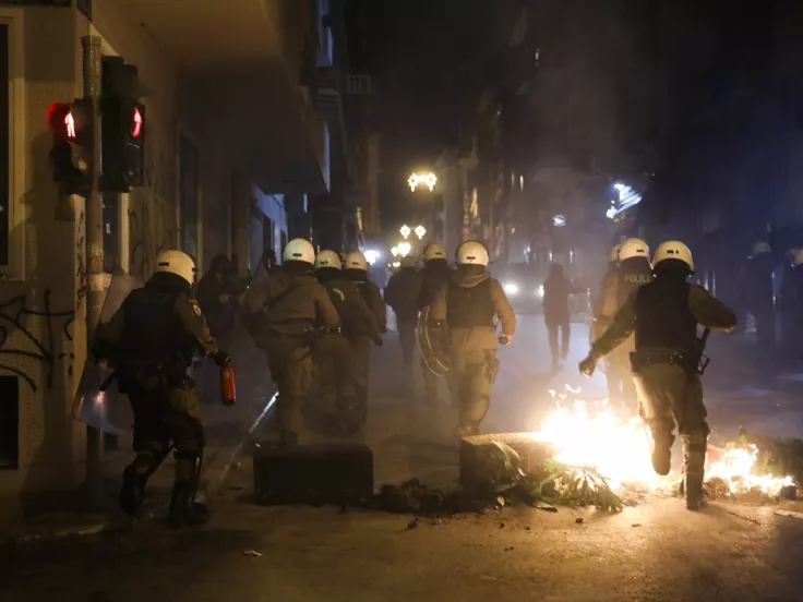 ΕΛ.ΑΣ: 16 συλλήψεις σε Εξάρχεια και Αυλίζα Αχαρνών-Τραυματίστηκαν 13 αστυνομικοί