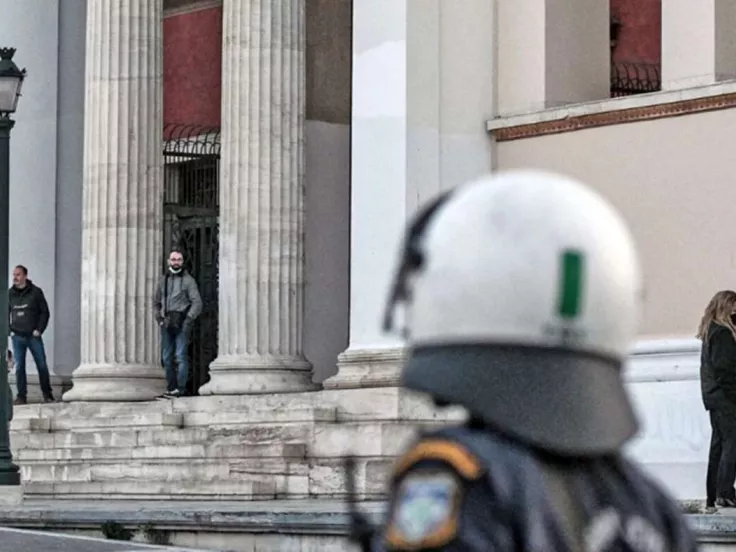 Εκκενώθηκε η κατάληψη στην πρυτανεία του ΕΚΠΑ -«Ανοίξτε, μη σπάμε πόρτες»<p>Πηγή: <a target="_blank" href="https://www.iefimerida.gr">iefimerida.gr</a> - <a target="_blank" href="https://www.iefimerida.gr/ellada/ekkenothike-katalipsi-stin-prytaneia-toy-ekpa">Εκκενώθηκε η κατάληψη στην πρυτανεία του ΕΚΠΑ -«Ανοίξτε, μη σπάμε πόρτες», δείτε τα βίντεο - iefimerida.gr</a></p>