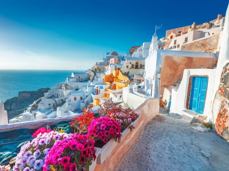 Θερινή σεζόν: Προσλήψεις «τώρα» σε ελληνικά νησιά με μισθό έως 2.700€