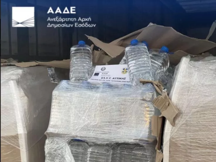 Ποσότητα λαθραίας αιθυλικής αλκοόλης 21,6 τόνων που προοριζόταν για τη νόθευση αλκοολούχων ποτών κατέσχεσε η ΑΑΔΕ