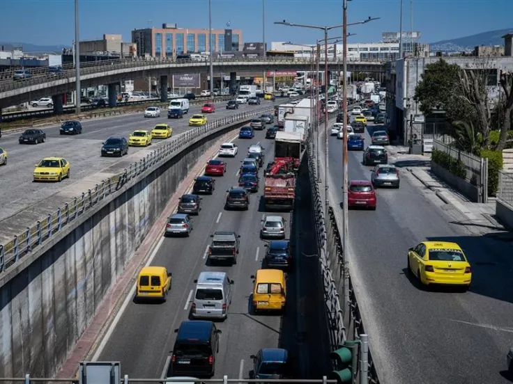 Κίνηση στον Κηφισό (ΤΑΤΙΑΝΑ ΜΠΟΛΑΡΗ / EUROKINISSI)
