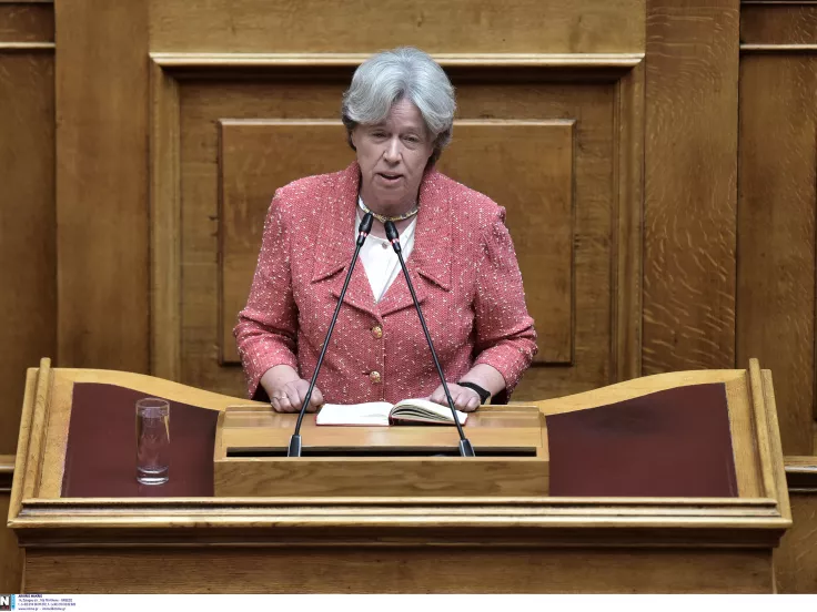 Αθηνά Λινού