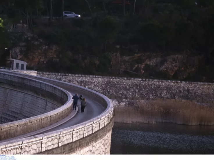 ΣΟΥΡΟΥΠΟ ΣΤΗ ΛΙΜΝΗ ΤΟΥ ΜΑΡΑΘΩΝΑ