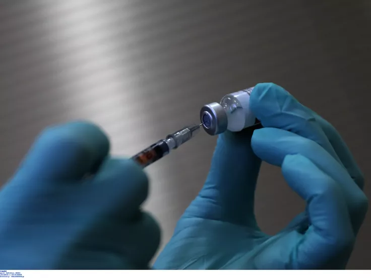 Χαράτσι πάνω από 5 ευρώ για εμβόλιο κορωνοϊού στο φαρμακείο