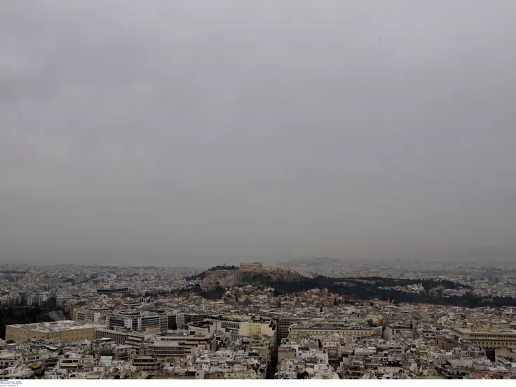 «Κοκτέιλ» ζέστης, βροχής και αφρικανικής σκόνης σήμερα στη χώρα