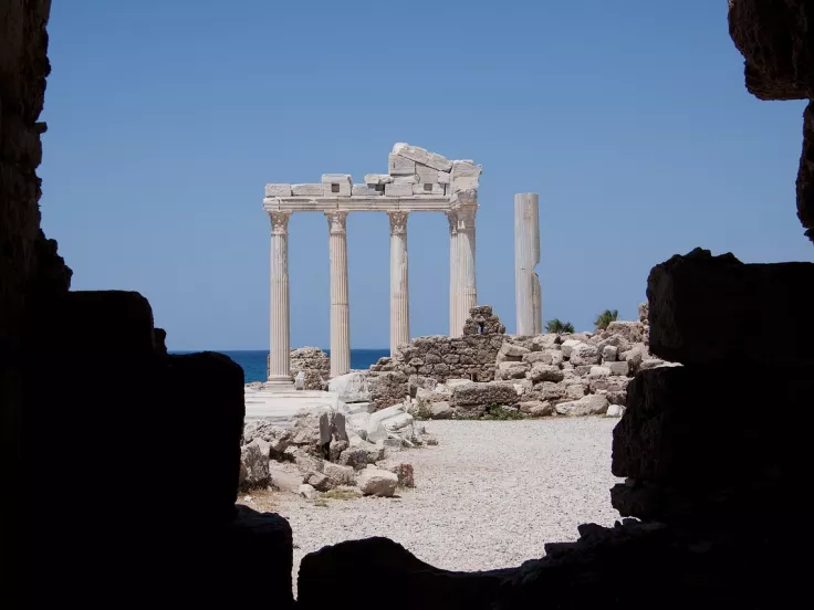 Θέσεις εργασίας και προσλήψεις
