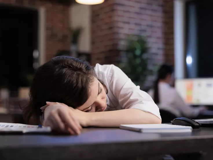 «Όπλο» κατά του burnout το μοντέλο υβριδικής εργασίας