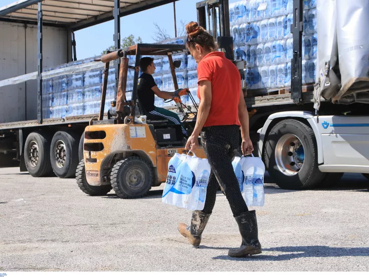 Αναβάλλεται μέχρι νεοτέρας το χαράτσι σε νερό, μπύρες και αναψυκτικά