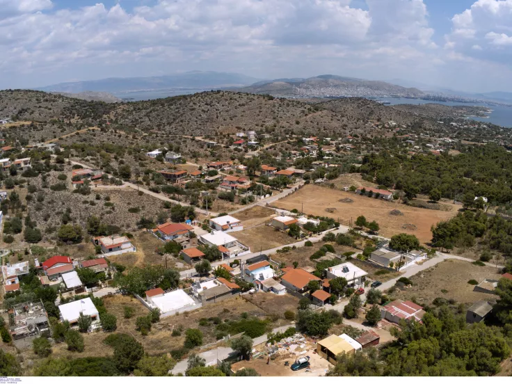 Ακαθάριστα οικόπεδα: Τα «γυρνάει» το ΥΠΕΝ και «ψαλιδίζει» τα μέτρα πυροπροστασίας