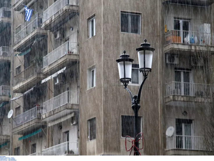 Έκτακτο δελτίο της ΕΜΥ: «Αγριεύει» ο καιρός με καταιγίδες, κεραυνούς και χαλάζι