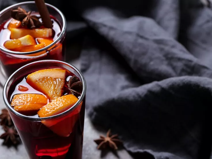 Glühwein: Πώς να φτιάξετε το πιο ζεστό και αρωματικό κρασί των Χριστουγέννων