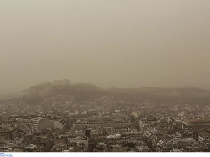 Η αφρικανική σκόνη επέστεψε - Τι ώρα θα βρέξει σήμερα (live χάρτης)