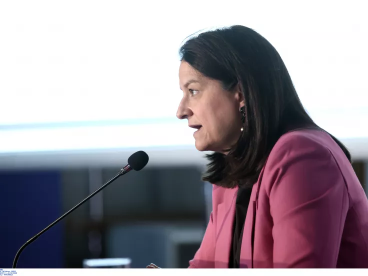 Κεραμέως: Στα 743 ευρώ καθαρά ο κατώτατος μισθός - Ποιους επηρεάζει