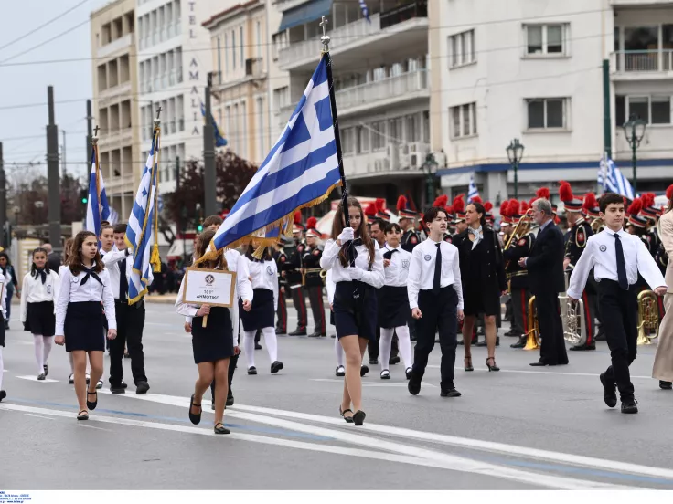 25η Μαρτίου: Σε Εξέλιξη η μαθητική παρέλαση – Δείτε φωτογραφίες