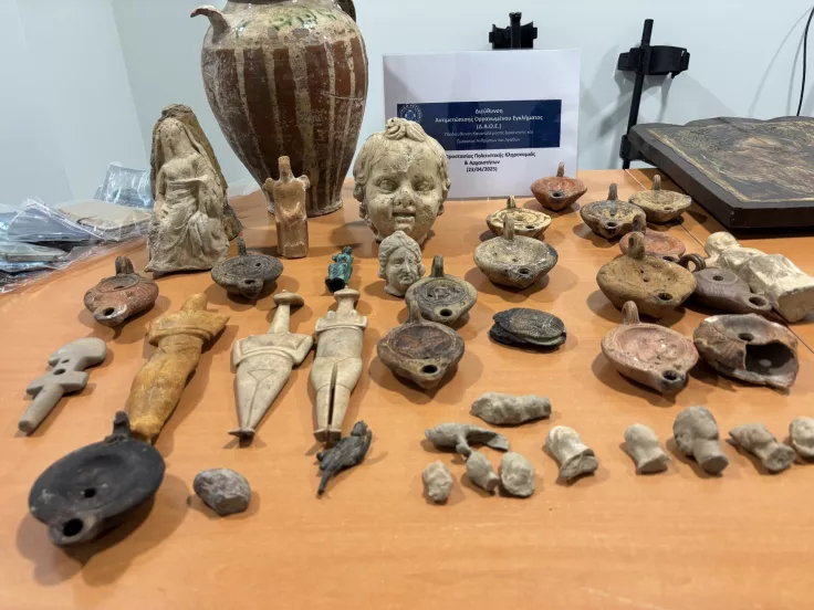 Κρήτη: Εξαρθρώθηκε κύκλωμα αρχαιοκαπηλίας – Έξι συλλήψεις και δεκάδες ευρήματα