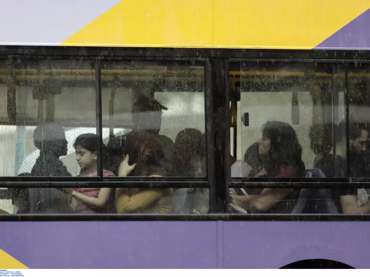 Σοβαρό τροχαίο στο Περιστέρι: Λεωφορείο συγκρούστηκε με ΙΧ - Τρεις τραυματίες