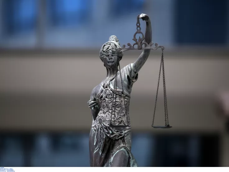 ΕΔΔ: Διεκδικεί την επαναφορά του 13ου και 14ου μισθού στο δημόσιο
