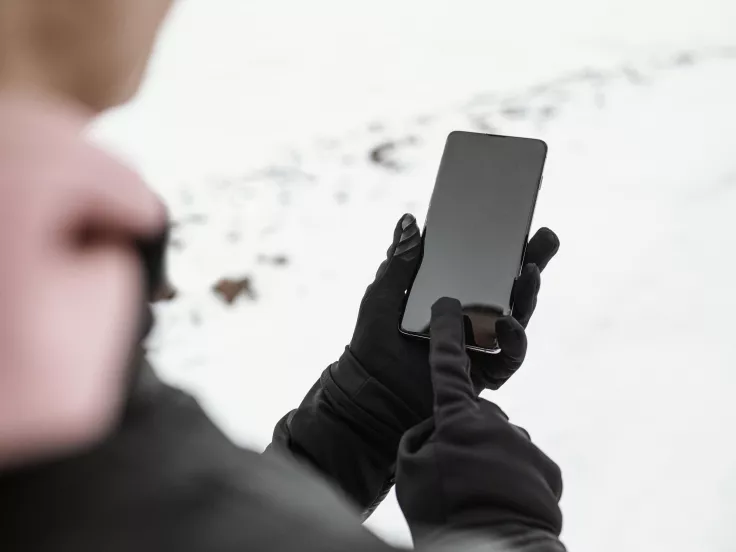 Νέα απάτη: Στέλνουν SMS με «δέλεαρ» μισθό έως 2.000 ευρώ