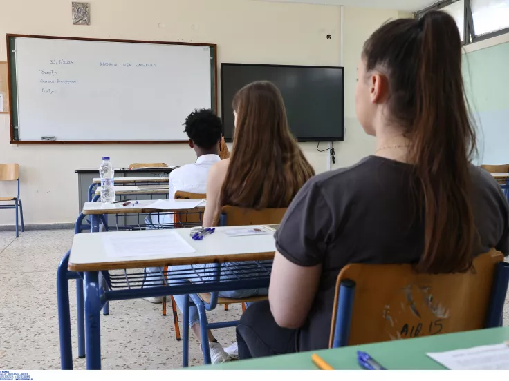 Πανελλαδικές και καύσωνας: Τι προβλέπει η νέα εγκύκλιος για τους μαθητές