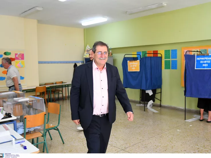 Τροχαίο για τον δήμαρχο Πάτρας Κώστα Πελετίδη - Συγκρούστηκε με ΚΤΕΛ