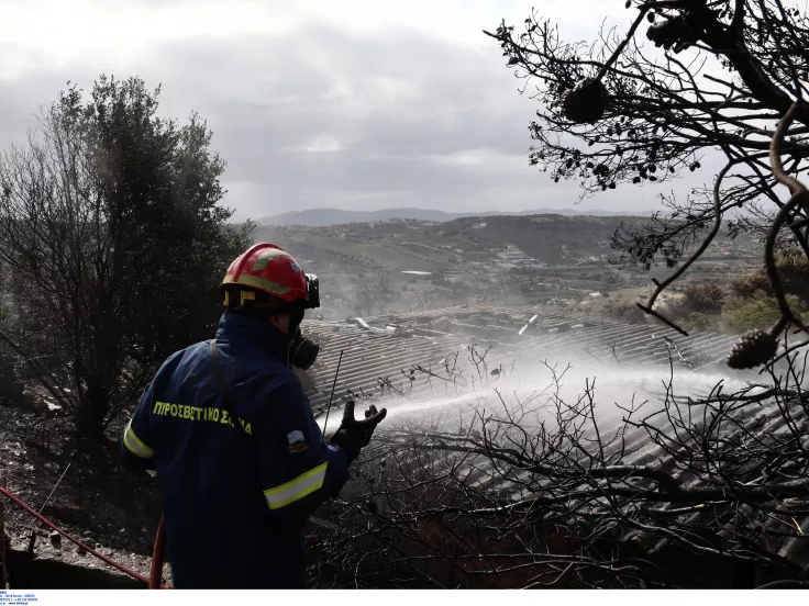 Καταστροφικές πυρκαγιές απειλούν την Αθήνα – Οι Financial Times προειδοποιούν