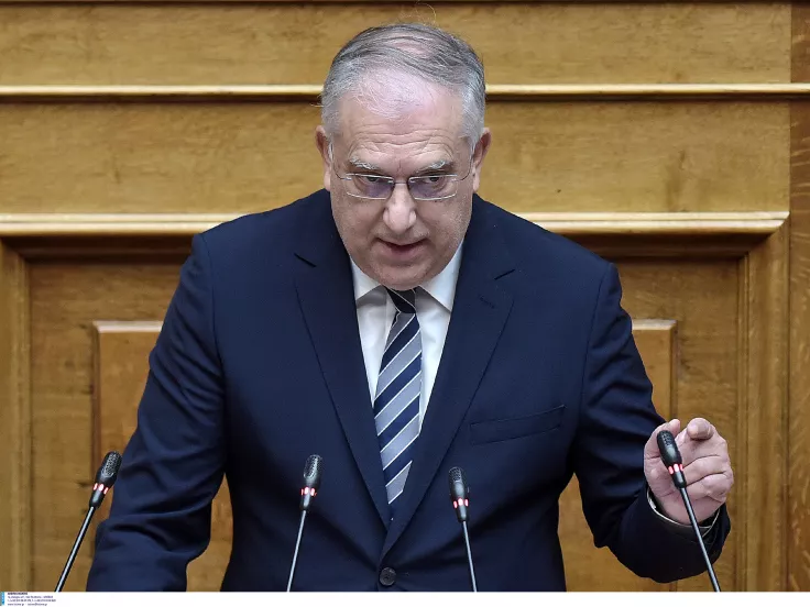Θεοδωρικάκος: «Φανατικά υπέρμαχος» της άρσης μονιμότητας στο Δημόσιo