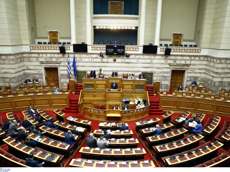 Στη Βουλή οι διατάξεις για το επίδομα 250 ευρώ και την επιστροφή ενοικίου