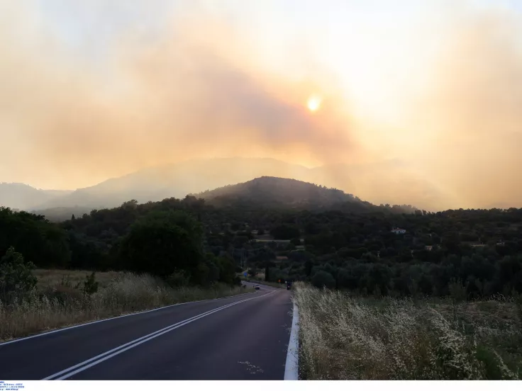 Φωτιά στη Χίο: Βελτιωμένη η εικόνα - Ολονύχτια μάχη με τις αναζωπυρώσεις