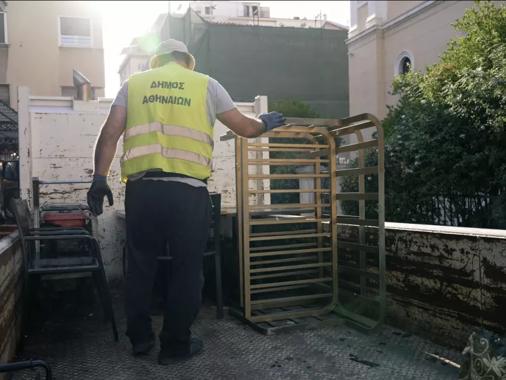 Δήμος Αθηναίων: Επιχείρηση «σκούπα» για τα παράνομα τραπεζοκαθίσματα