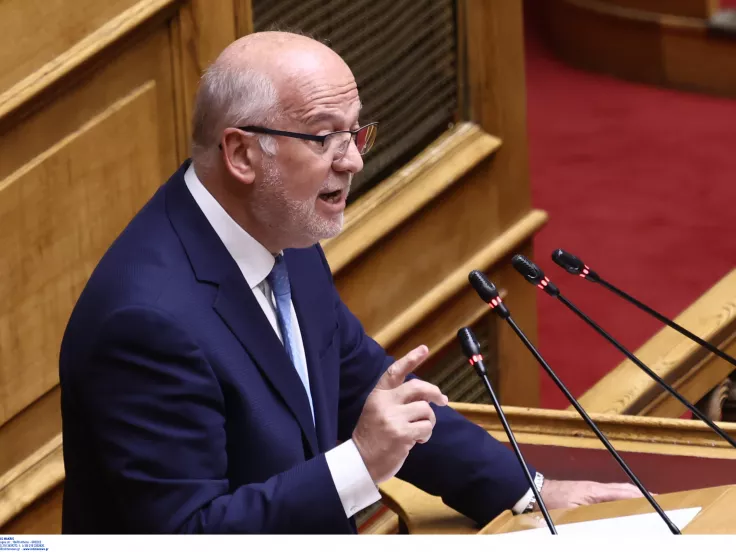 Ντροπή! Ο Γιώργος Φλωρίδης κατονόμασε βιασμένες γυναίκες στη Βουλή