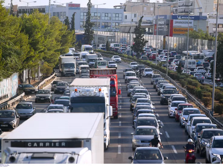 Κίνηση τώρα: Κυκλοφοριακό χάος στην Αθήνα - Πού εντοπίζονται καθυστερήσεις
