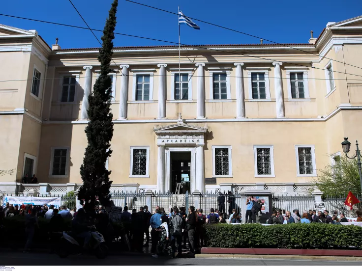 Δημόσιο: Πόσο πιθανή είναι η επιστροφή 13ου και 14ου μισθού