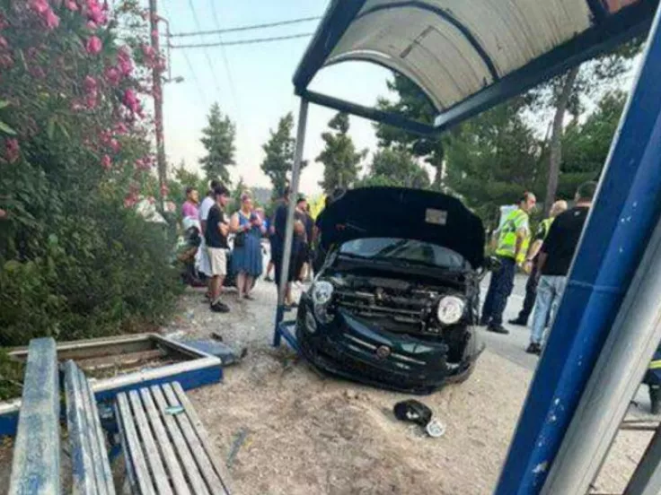 Χαλκιδική: Συνελήφθη 19χρονος που χωρίς δίπλωμα οδήγησης και μεθυσμένος έπεσε σε στάση ΚΤΕΛ