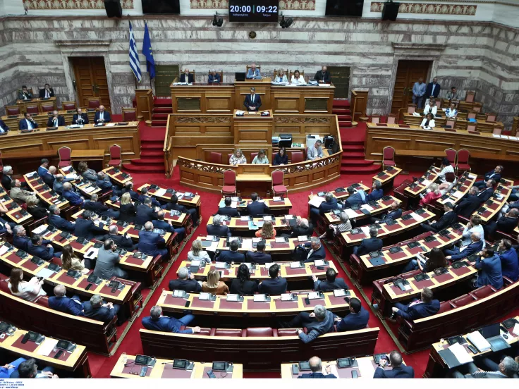 Βουλή: Ψηφίζεται το νομοσχέδιο για τον Τύπο - Αντιδράσεις για «φίμωση»