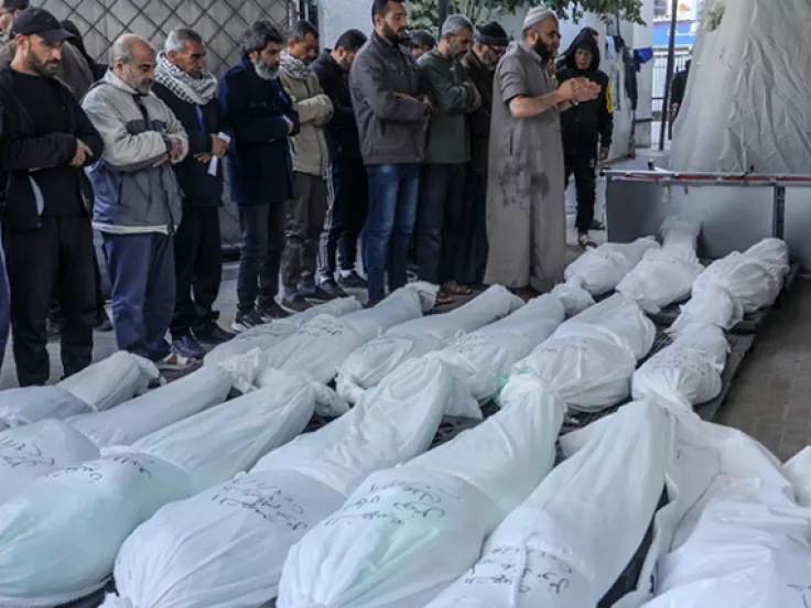 «Είδα πτώματα ακρωτηριασμένα και καμένα»: Νέο μακελείο στη Γαζα, πάνω από 100 νεκροί