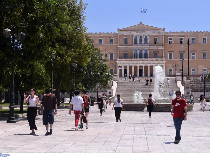 Καιρός: Ζέστη και δυνατοί άνεμοι σήμερα - Βροχές από αύριο