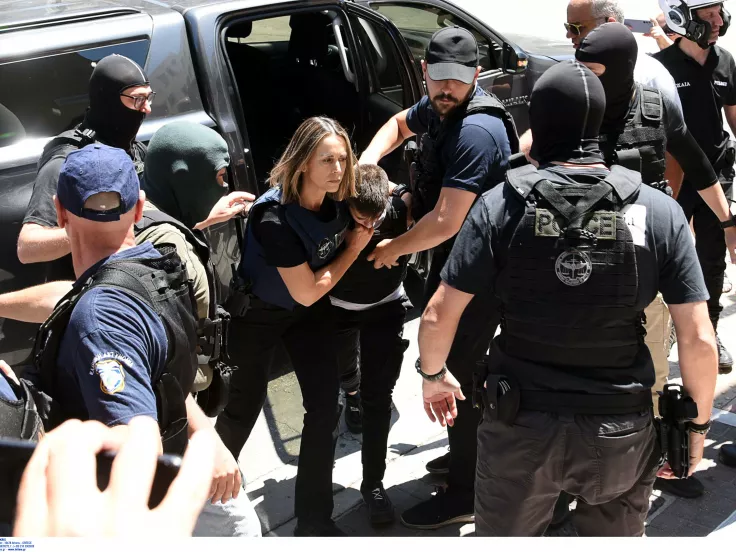 Μουρτζούκου: Στα δικαστήρια Πατρών - Οργή και αποδοκιμασίες από το πλήθος
