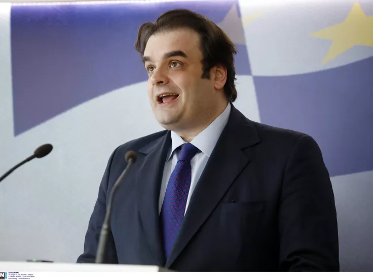Πιερρακάκης: Έρχονται μηδενικές χρεώσεις για πελάτες τραπεζών 