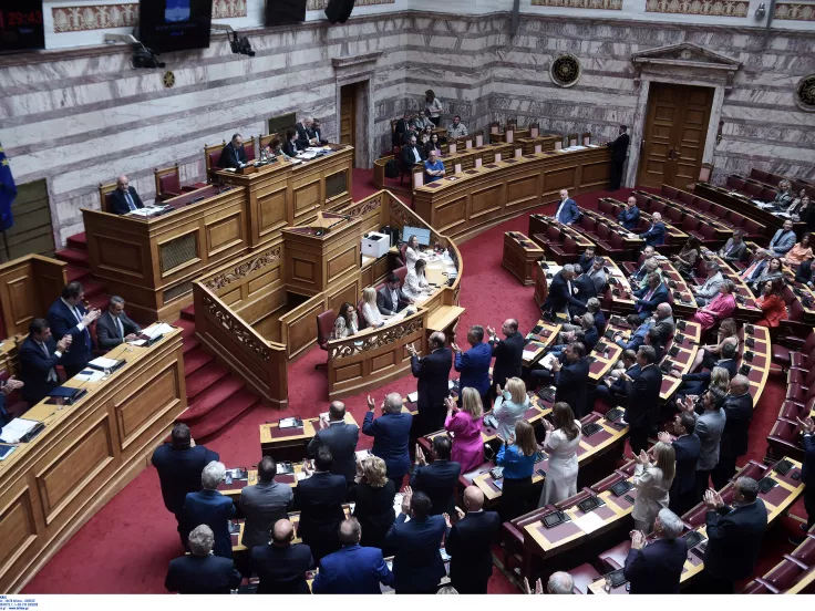 Νόμος το σχέδιο για τη δημοσιονομική ισορροπία – Υπέρ ΝΔ και ΠΑΣΟΚ