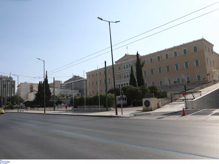 Η Αθήνα ερήμωσε: Εικόνες από την άδεια πόλη τον Δεκαπενταύγουστο