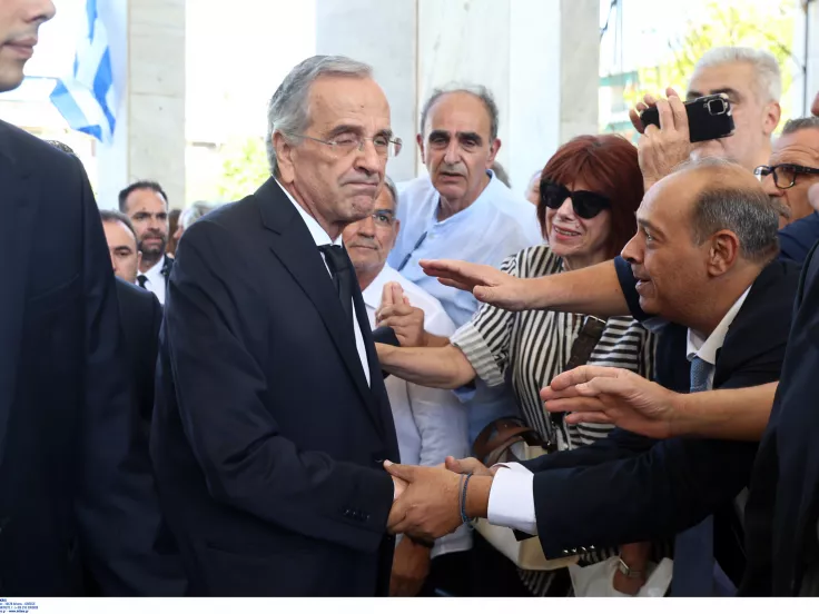 Σε κλίμα οδύνης το τελευταίο «αντίο» στην κόρη του Αντώνη Σαμαρά, Λένα