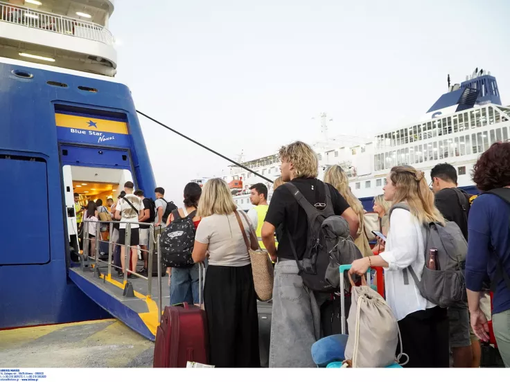 Αττική: Συνεχίζεται η μεγάλη έξοδος των αδειούχων - Γεμάτα τα πλοία