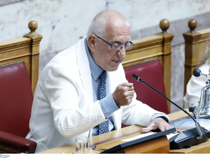 Κακλαμάνης: Διαψεύδει τα περί επιδόματος στους υπαλλήλους της Βουλής